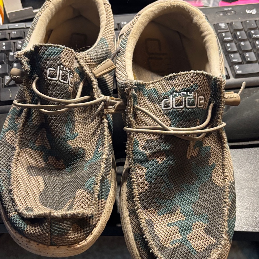 Hey Dude men’s size 10 Moccasins in Camo Green and Tan